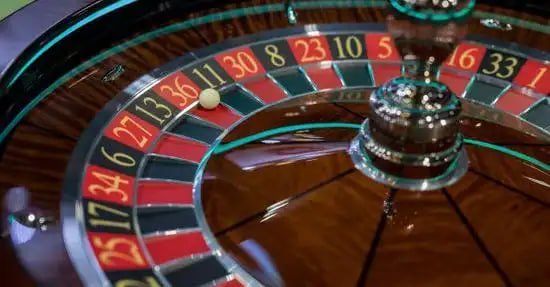 111slots အွန်လိုင်း ကတ်ဂိမ်းများ Poker Rummy မြန်မာ ကစားသမားများ မိုဘိုင်းတွင် ကစားနေမှု